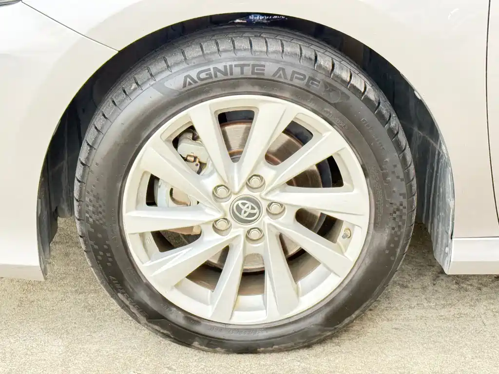 Toyota Camry 2023 — фото 12