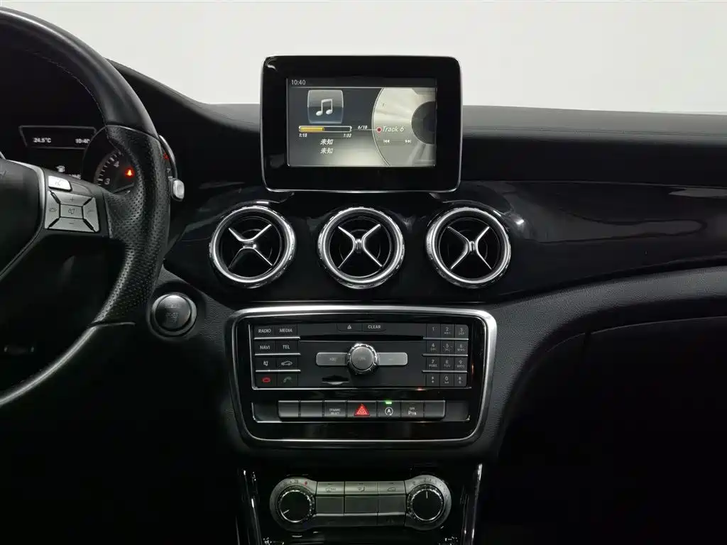 Mercedes-Benz GLA 2016 — фото 12