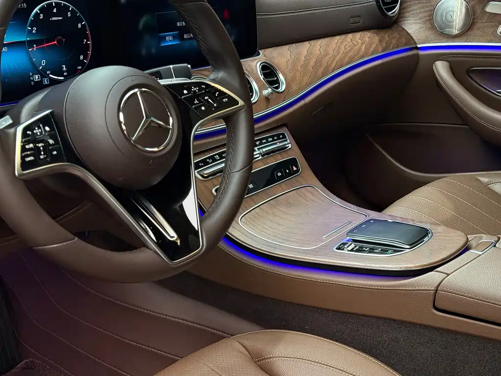Mercedes-Benz E-Class 2022 — фото 11