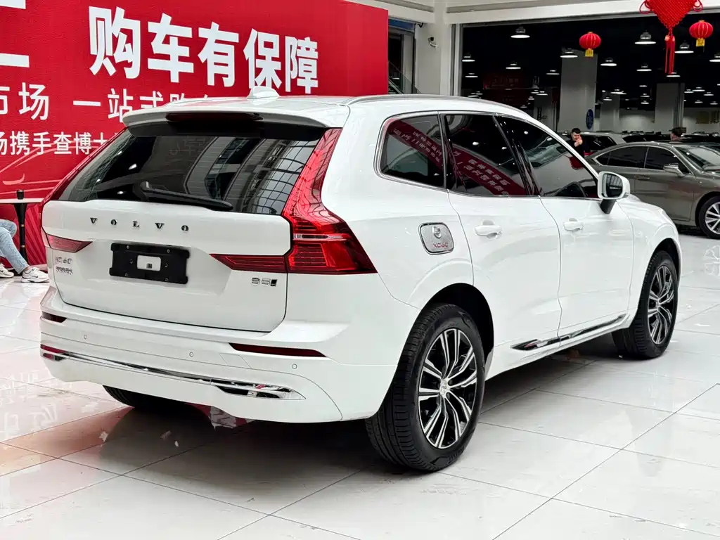 Volvo XC60 2022 — фото 17