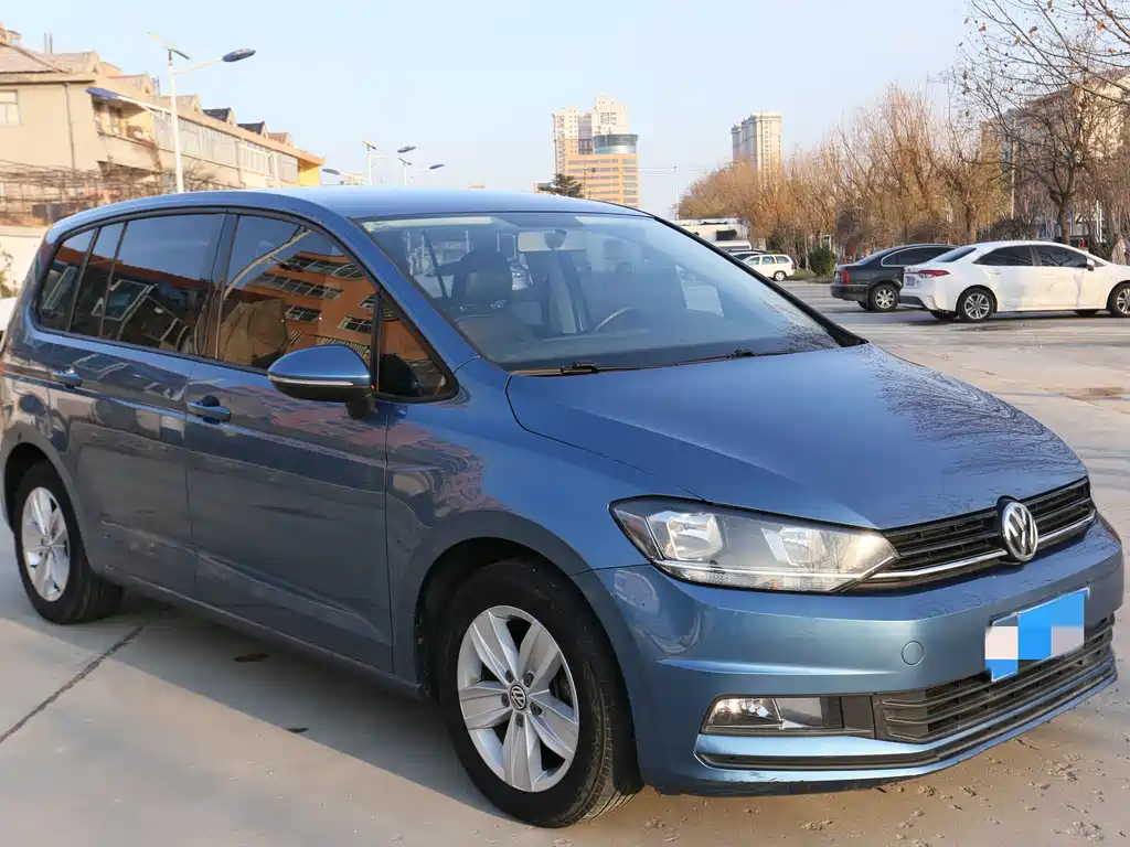 Volkswagen Touran 2018 — фото 2