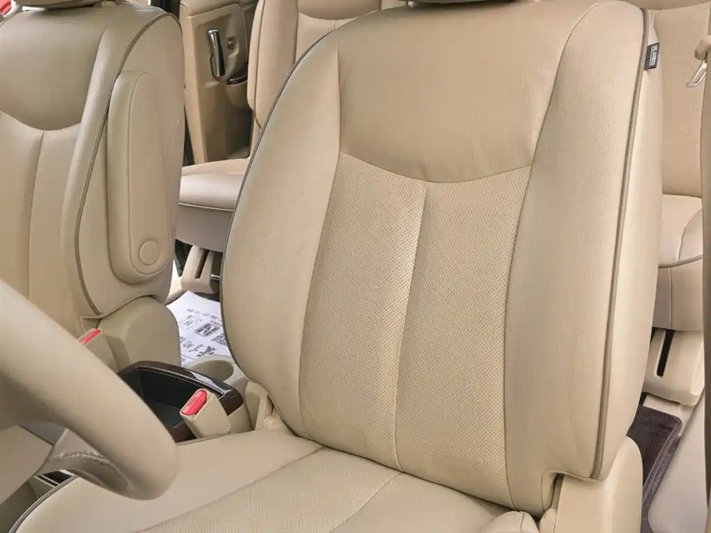 Nissan Quest 2015 — фото 18