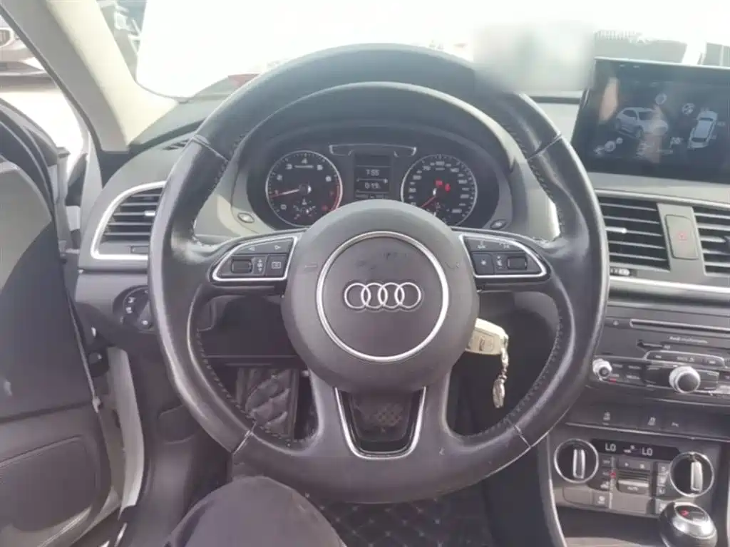 Audi Q3 2017 — фото 11