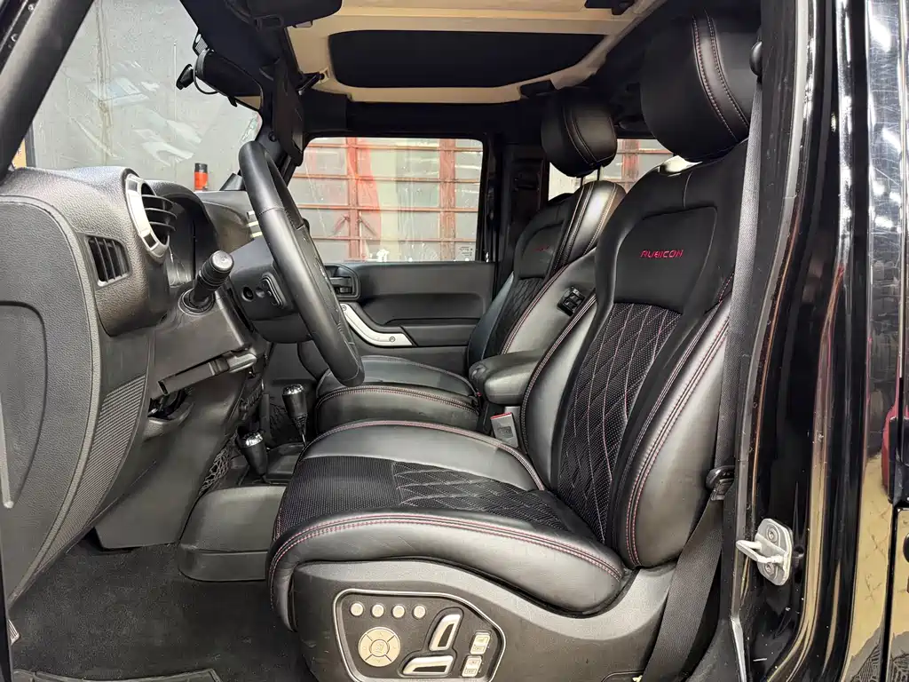Jeep Wrangler 2012 — фото 17