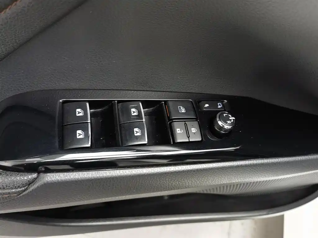 Toyota Camry 2020 — фото 9