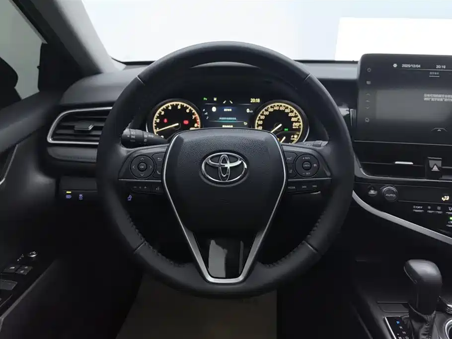 Toyota Camry 2023 — фото 15