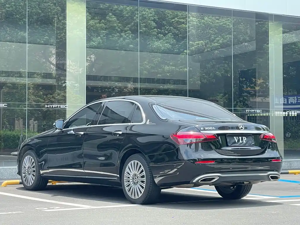 Mercedes-Benz E-Class 2022 — фото 11