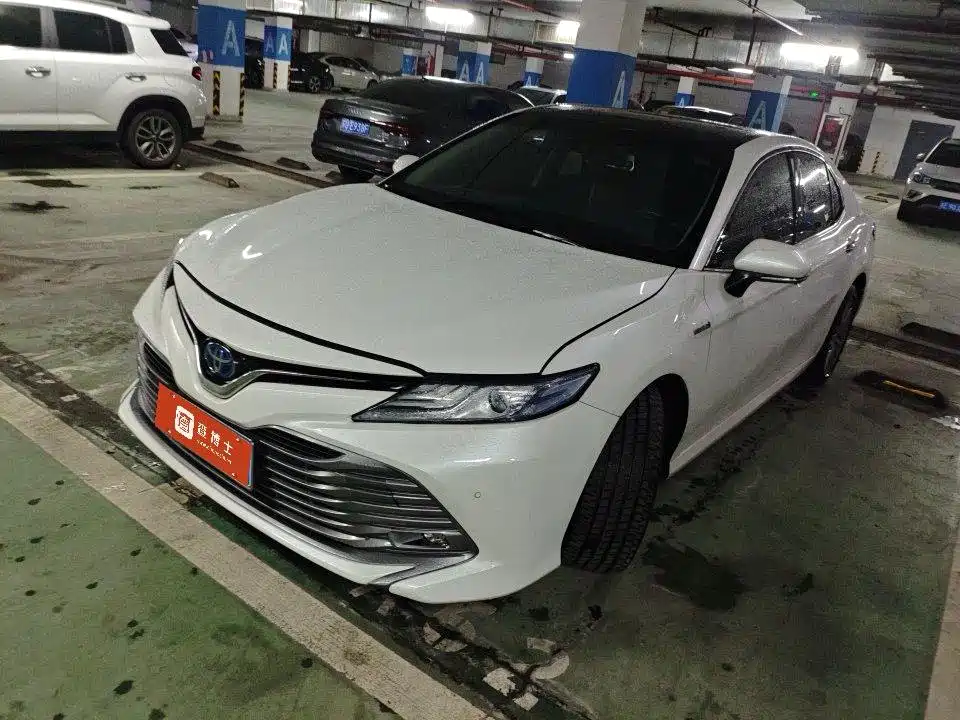 Toyota Camry 2020 — фото 1