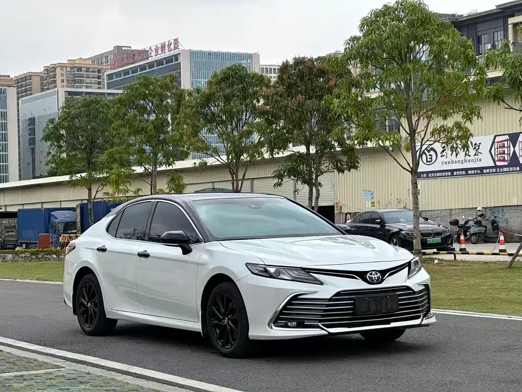 Toyota Camry 2022 — фото 3
