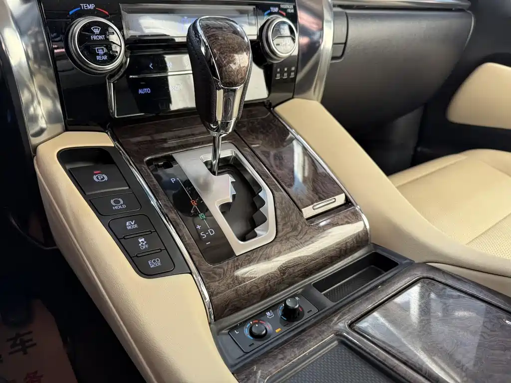 Toyota Alphard 2022 — фото 13
