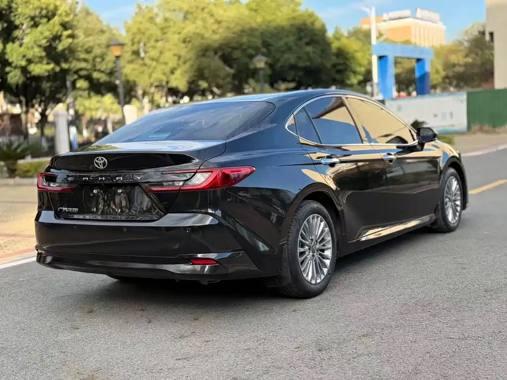 Toyota Camry 2025 — фото 11