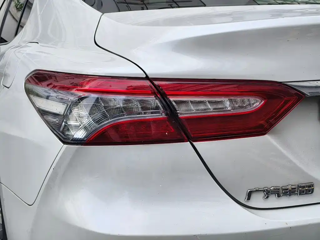 Toyota Camry 2019 — фото 12