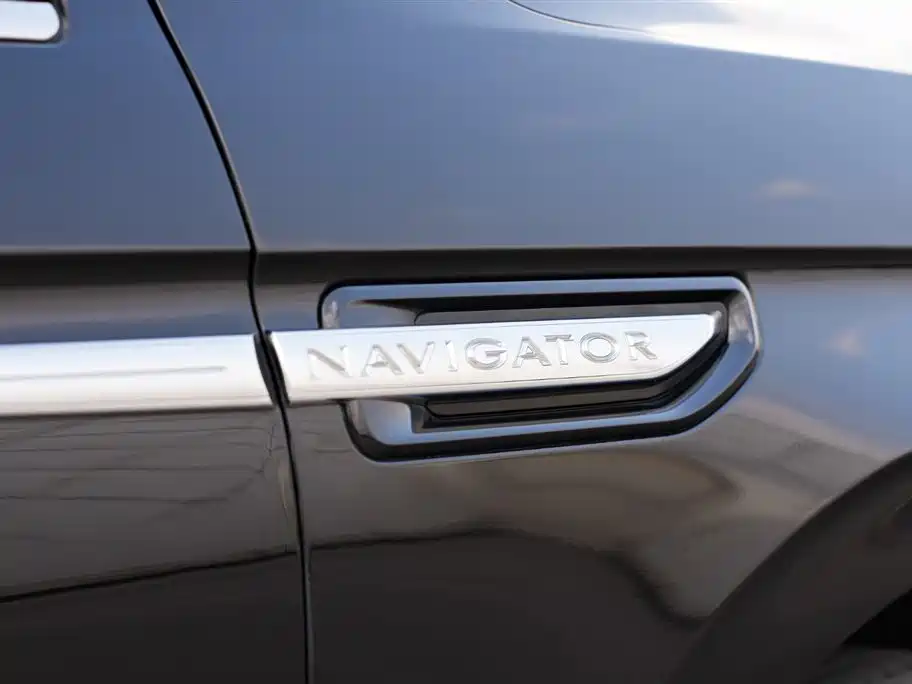 Lincoln Navigator 2019 — фото 21