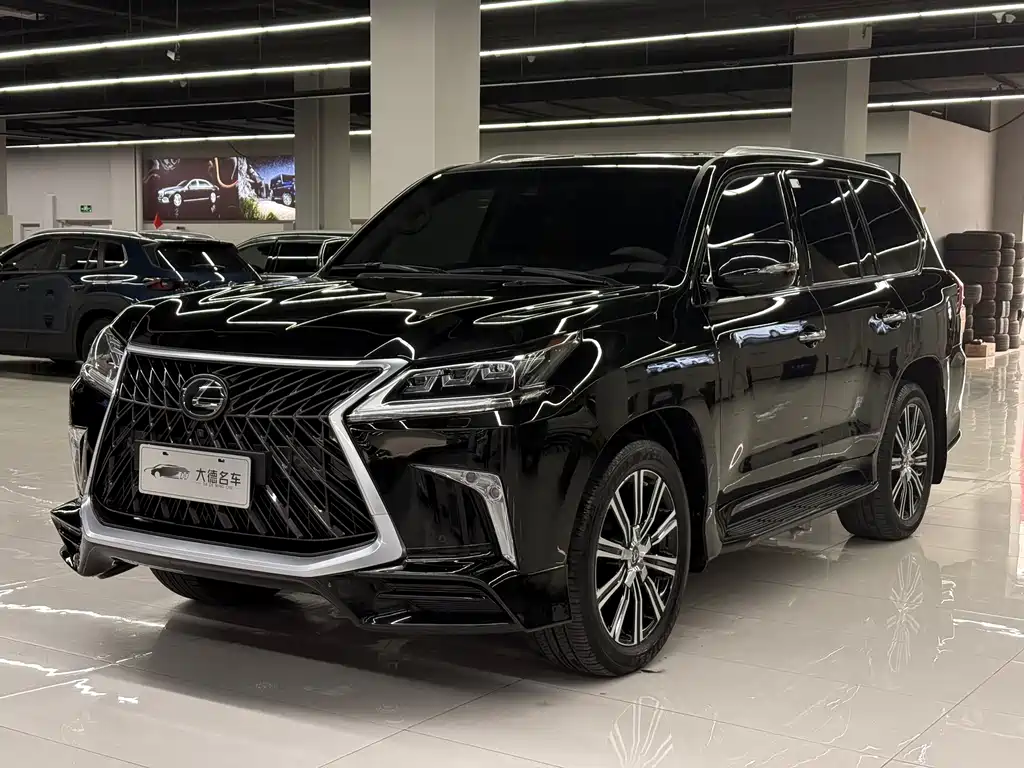 Lexus LX 2017 — фото 1