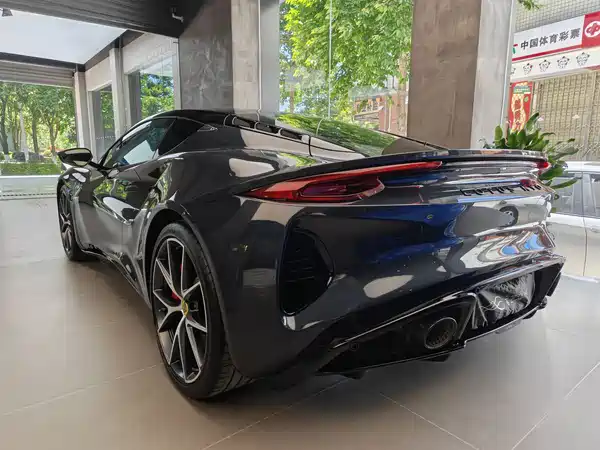 Lotus EMIRA 2021