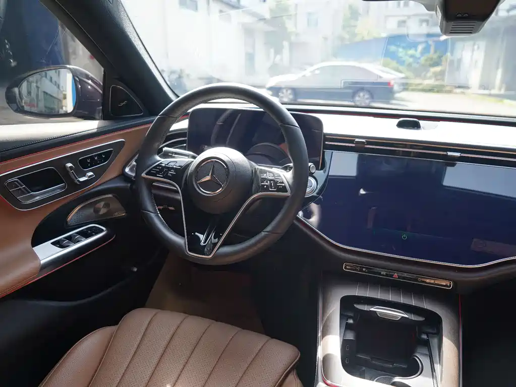 Mercedes-Benz E-Class 2024 — фото 12