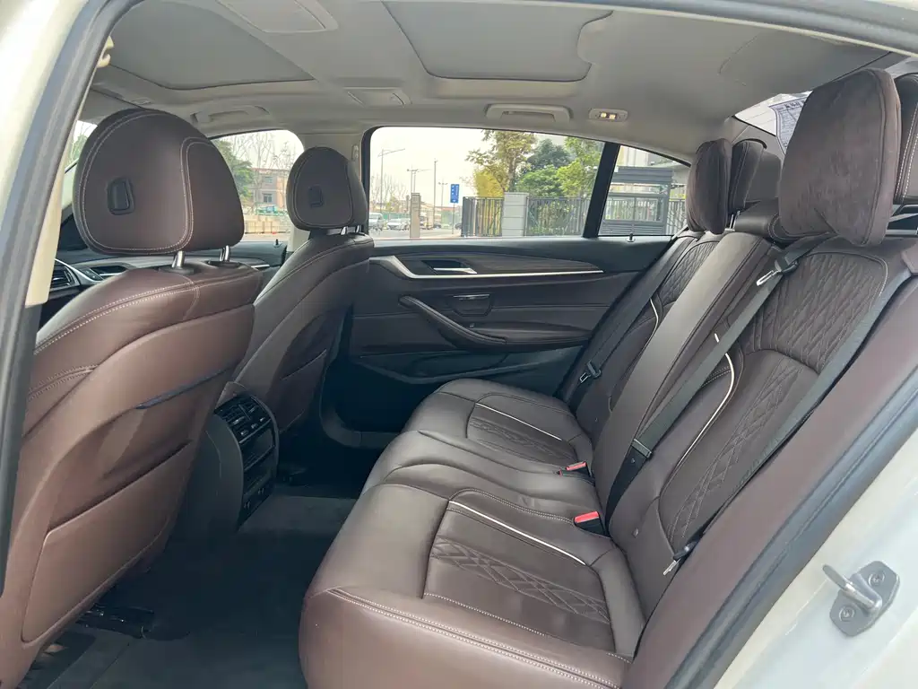 BMW 5 Series New Energy 2018 — фото 11