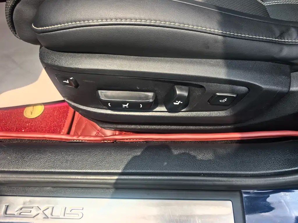 Lexus ES 2015 — фото 14