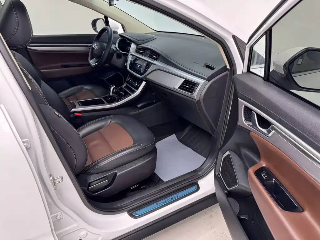 Geely Emgrand GS 2019 — фото 12