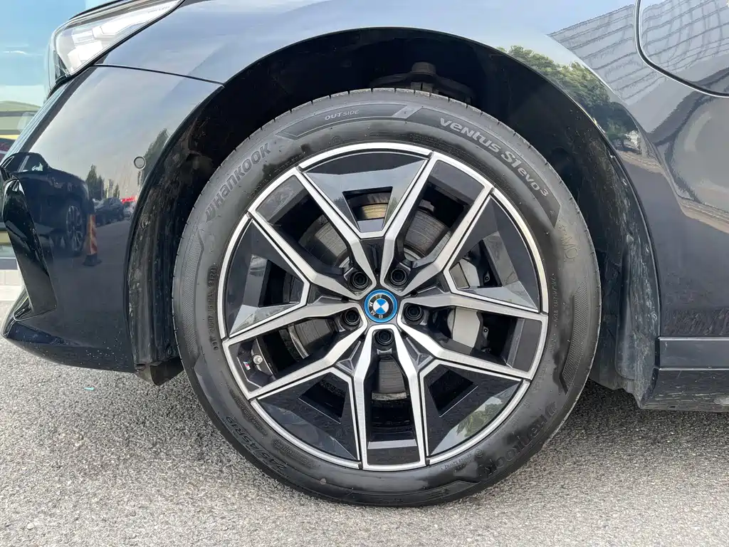 BMW i5 2024 — фото 6
