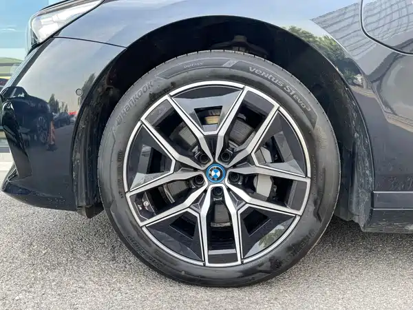 BMW i5 2024