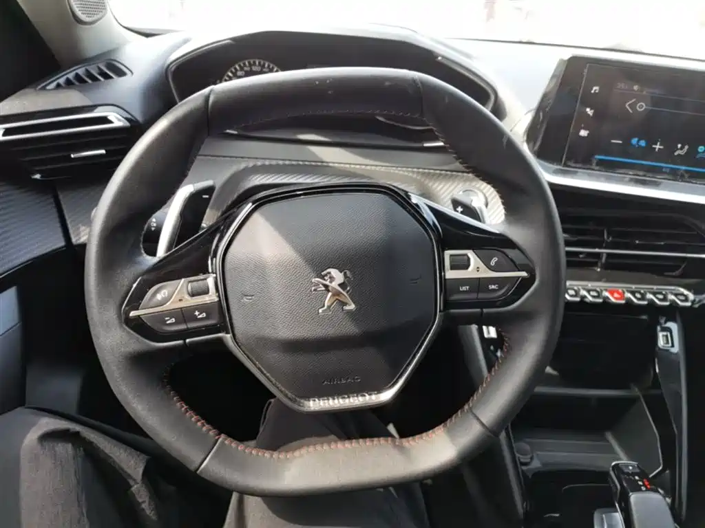 Peugeot 2008 2023 — фото 17