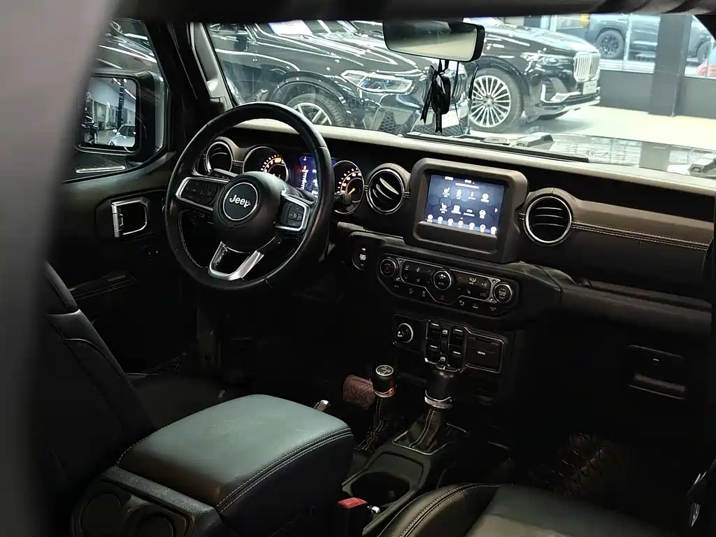 Jeep Wrangler 2021 — фото 16
