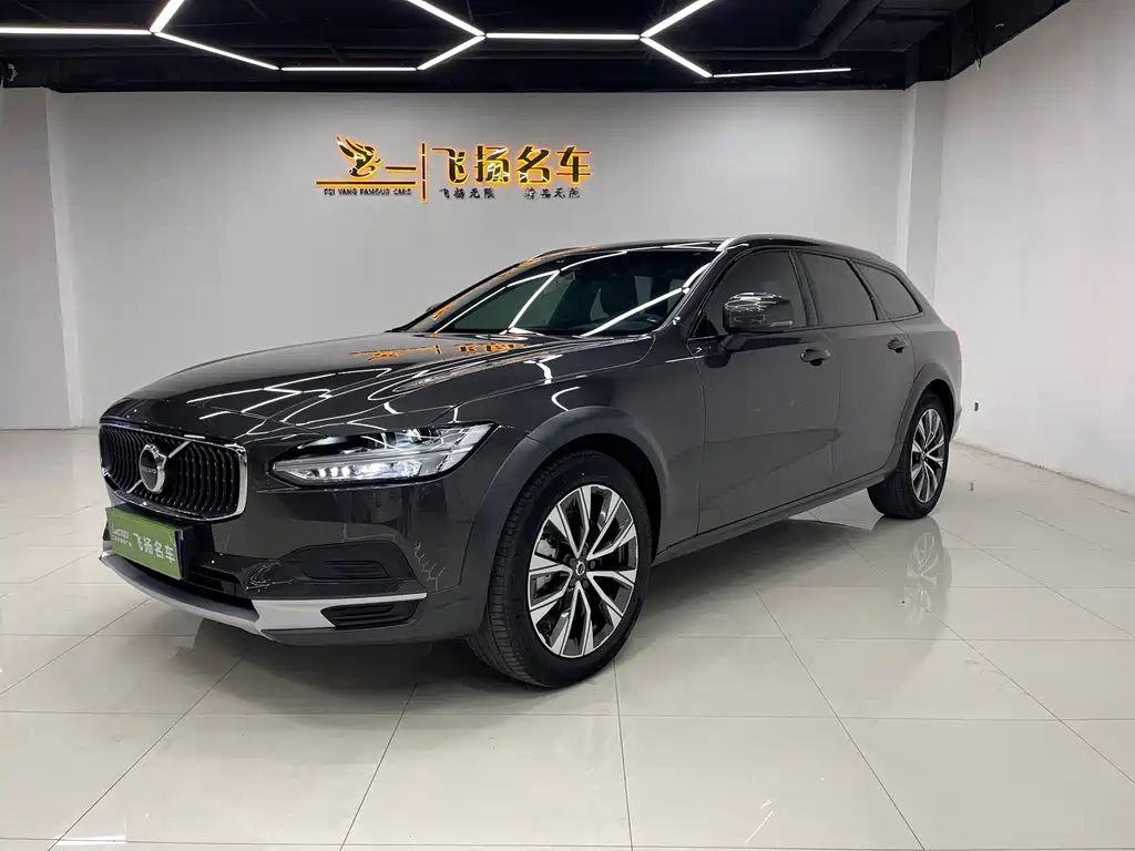 Volvo V90 2025