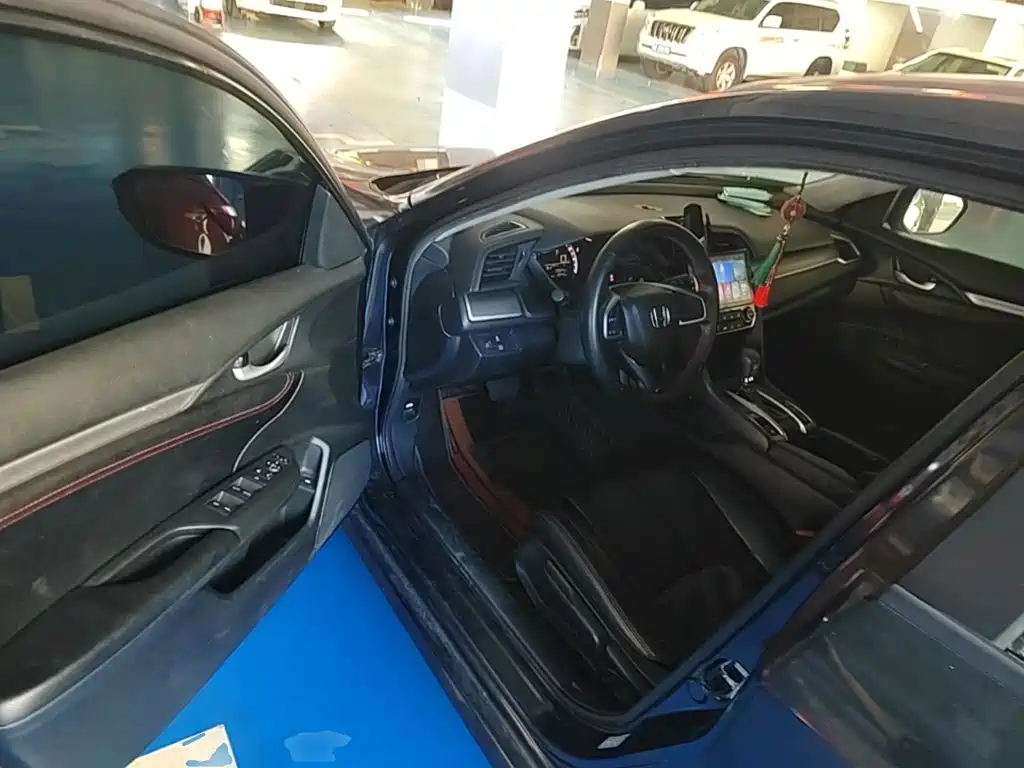 Honda Civic 2018 — фото 16