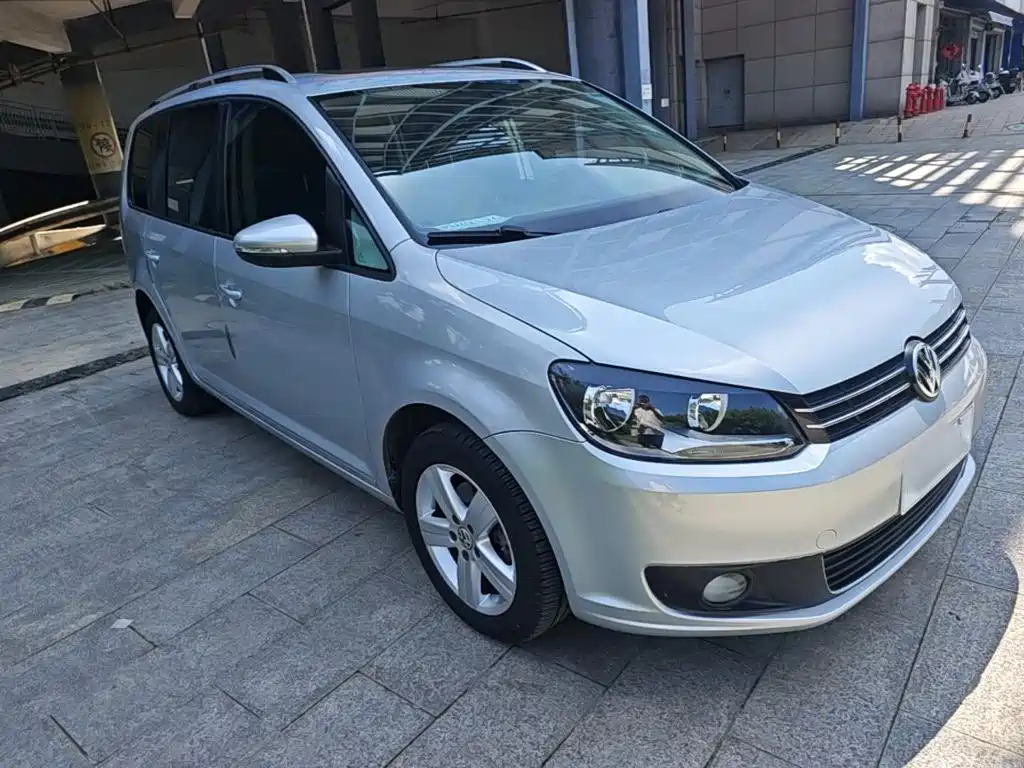Volkswagen Touran 2015 — фото 4