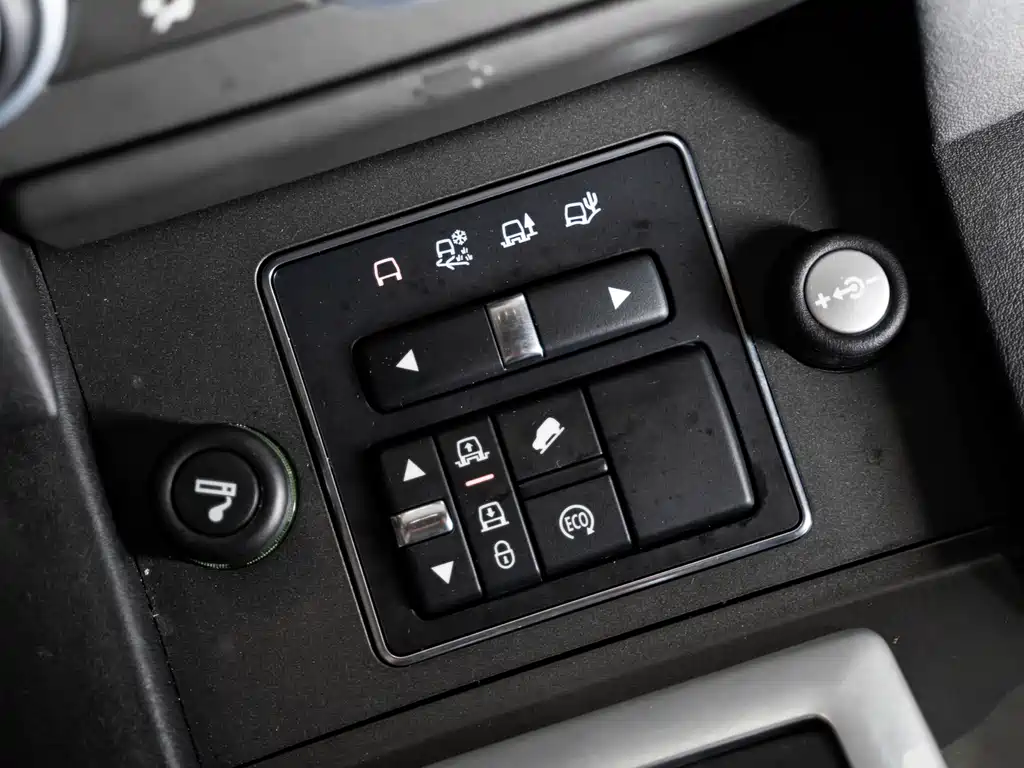Land Rover Discovery 2016 — фото 13