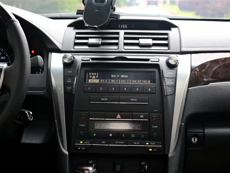 Toyota Camry 2017 — фото 13