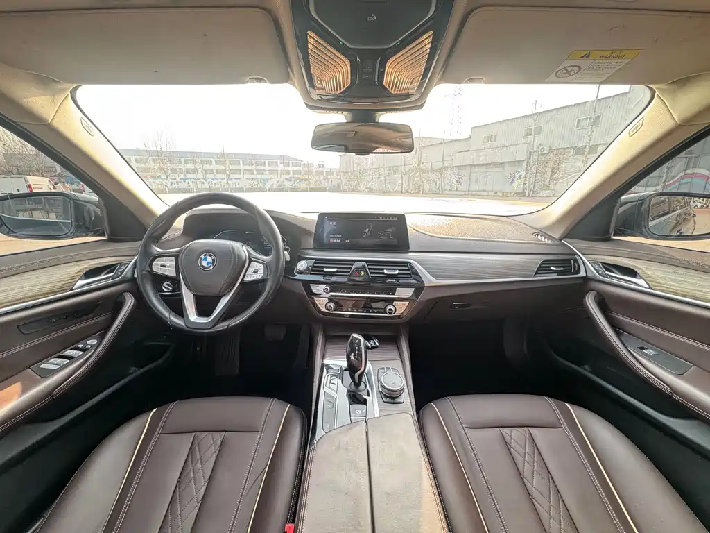 BMW 5 Series New Energy 2019 — фото 10