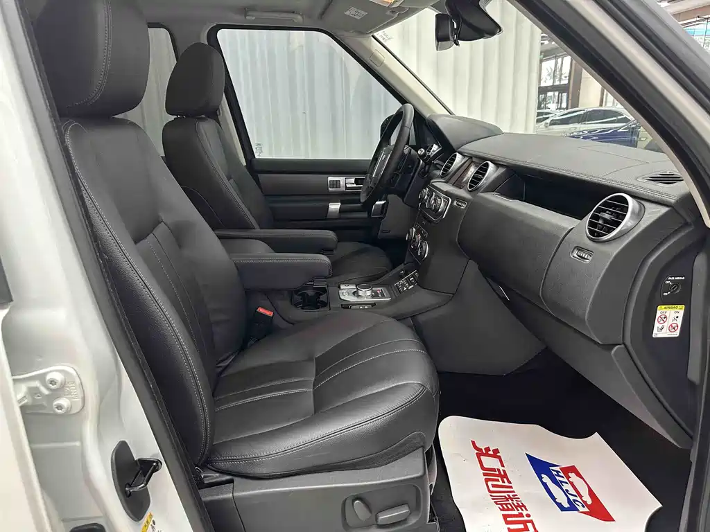 Land Rover Discovery 2016 — фото 18
