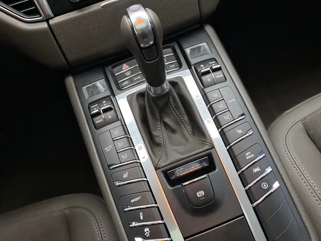 Porsche Macan 2017 — фото 17