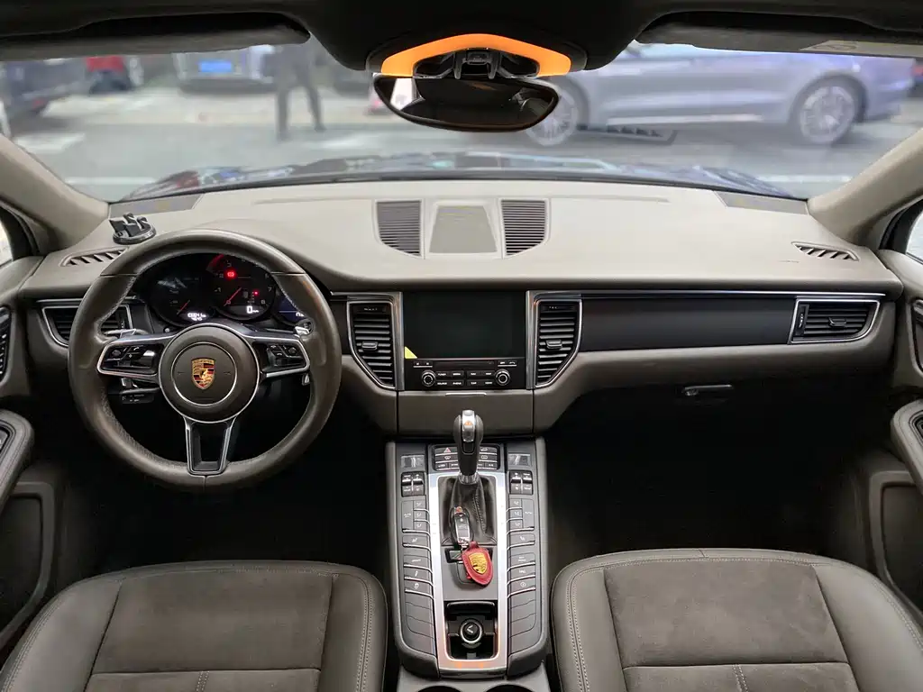 Porsche Macan 2017 — фото 16