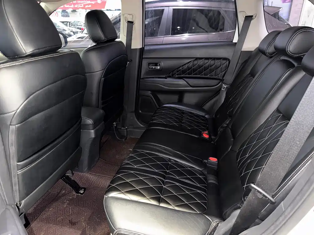 Mitsubishi Outlander 2022 — фото 11