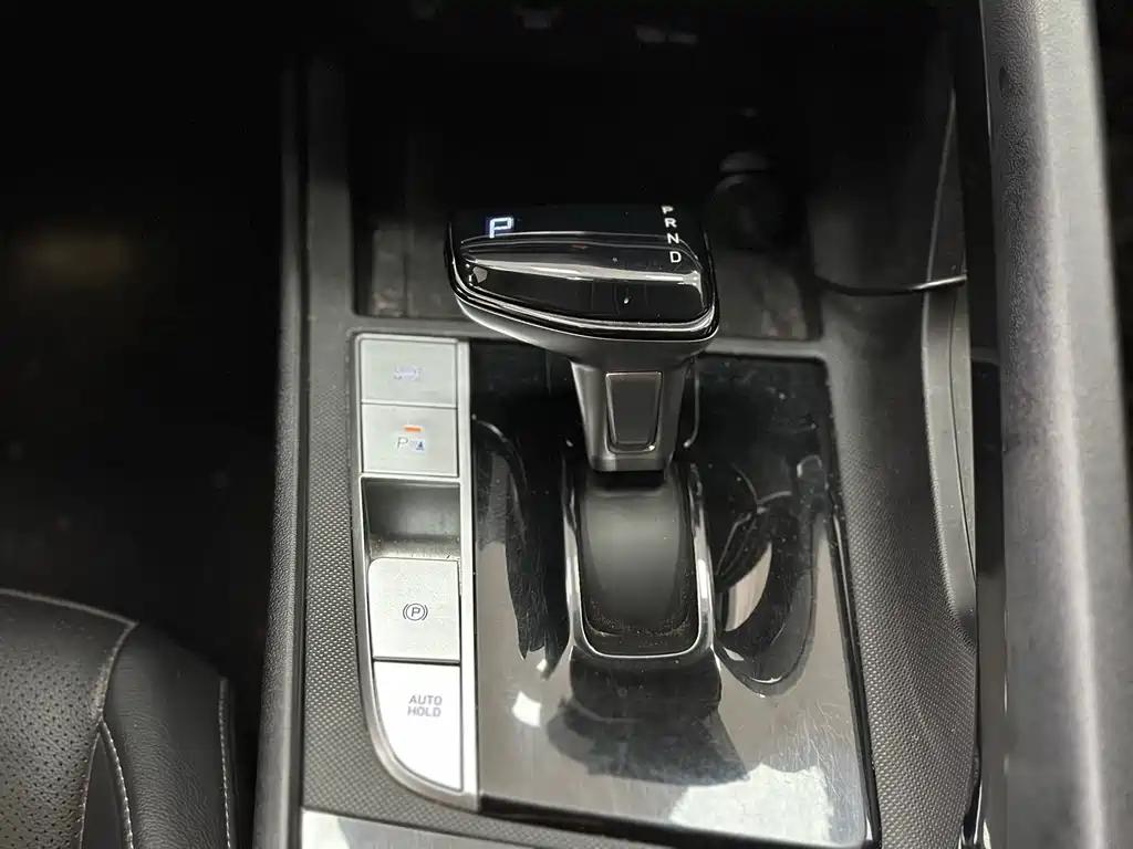 Hyundai Elantra 2022 — фото 11