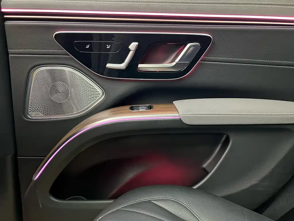 Mercedes-Benz EQS SUV 2025 — фото 37