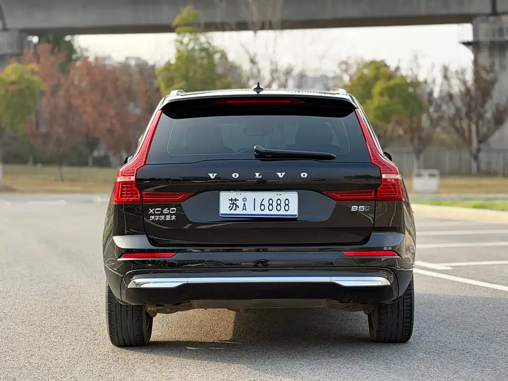 Volvo XC60 2023 — фото 5