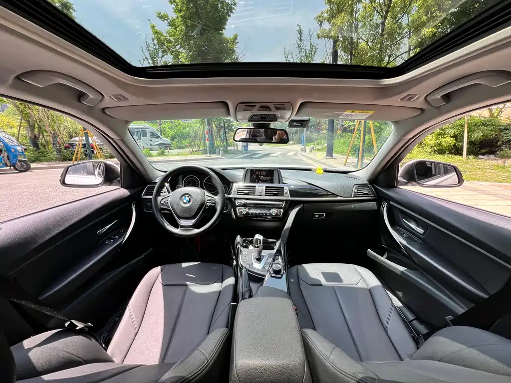 BMW 3 Series 2017 — фото 11
