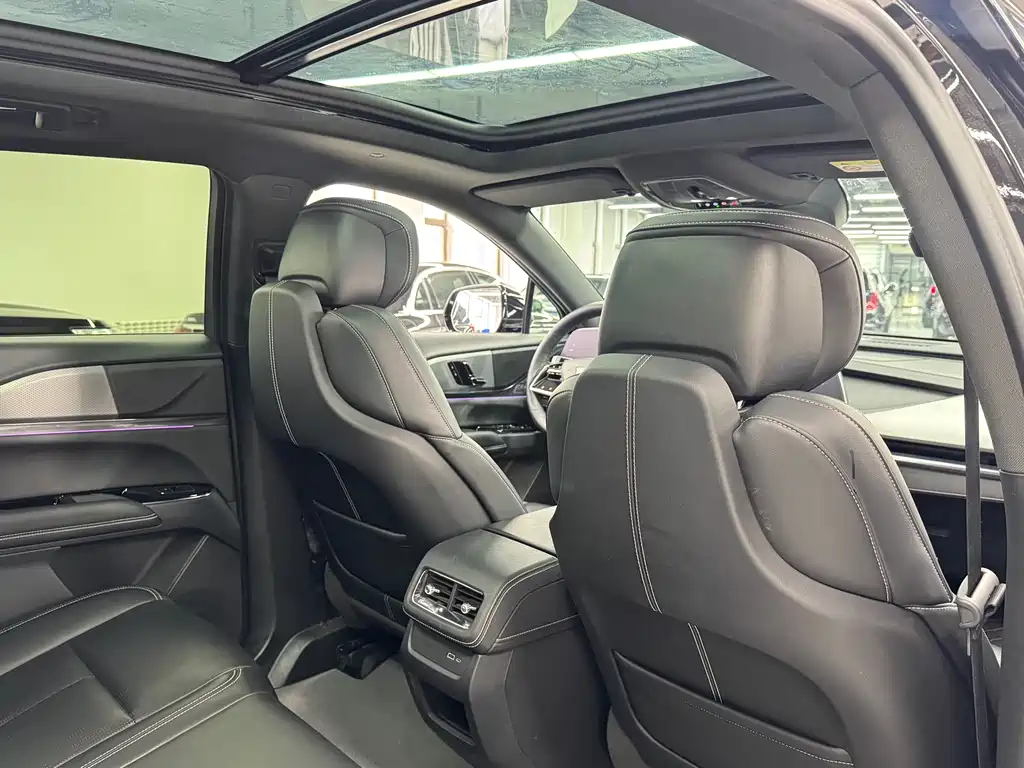 Cadillac XT5 2024 — фото 11