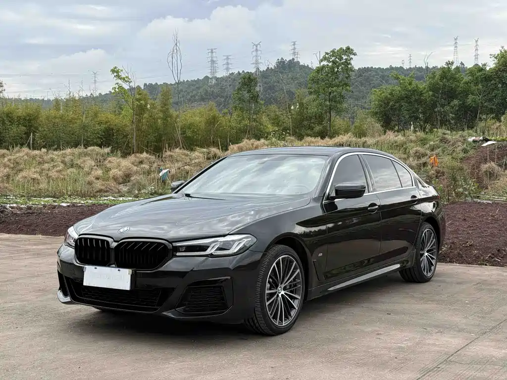 BMW 5 Series 2022 — фото 17
