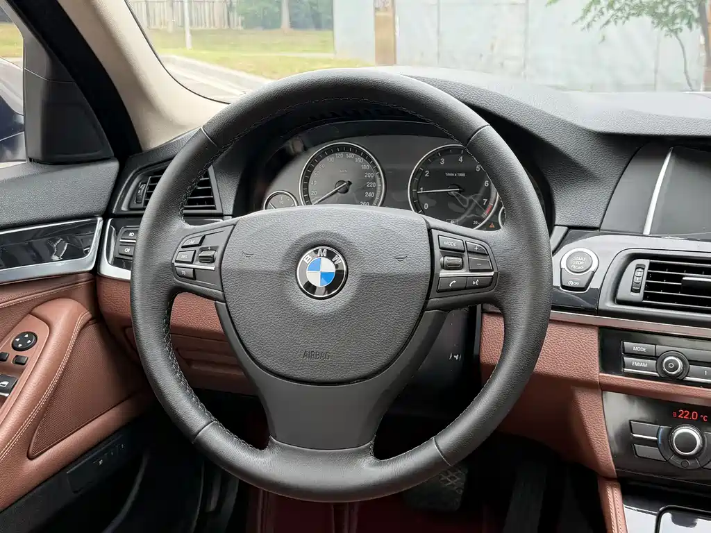 BMW 5 Series 2015 — фото 5
