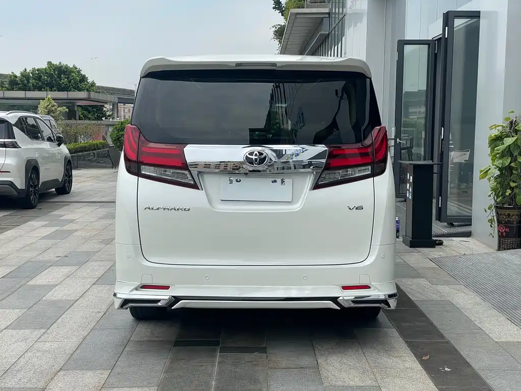 Toyota Alphard 2018 — фото 18