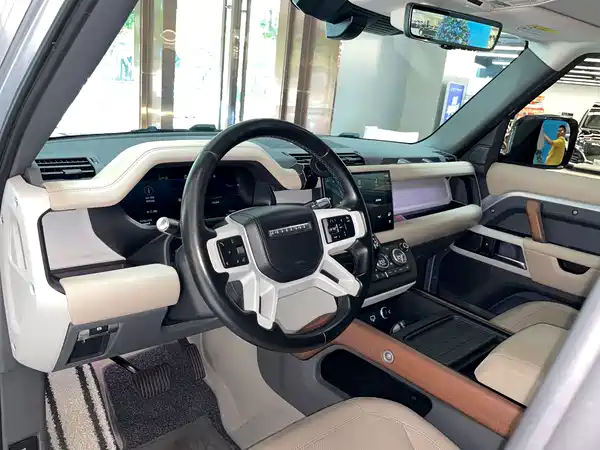 Land Rover Defender 2022