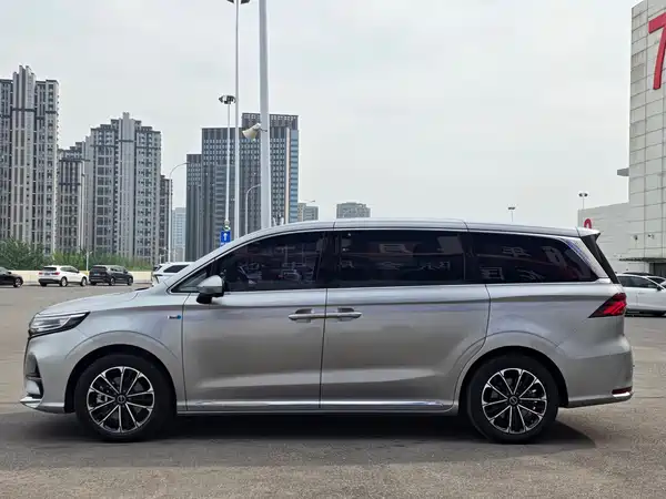 Roewe iMAX8 2022