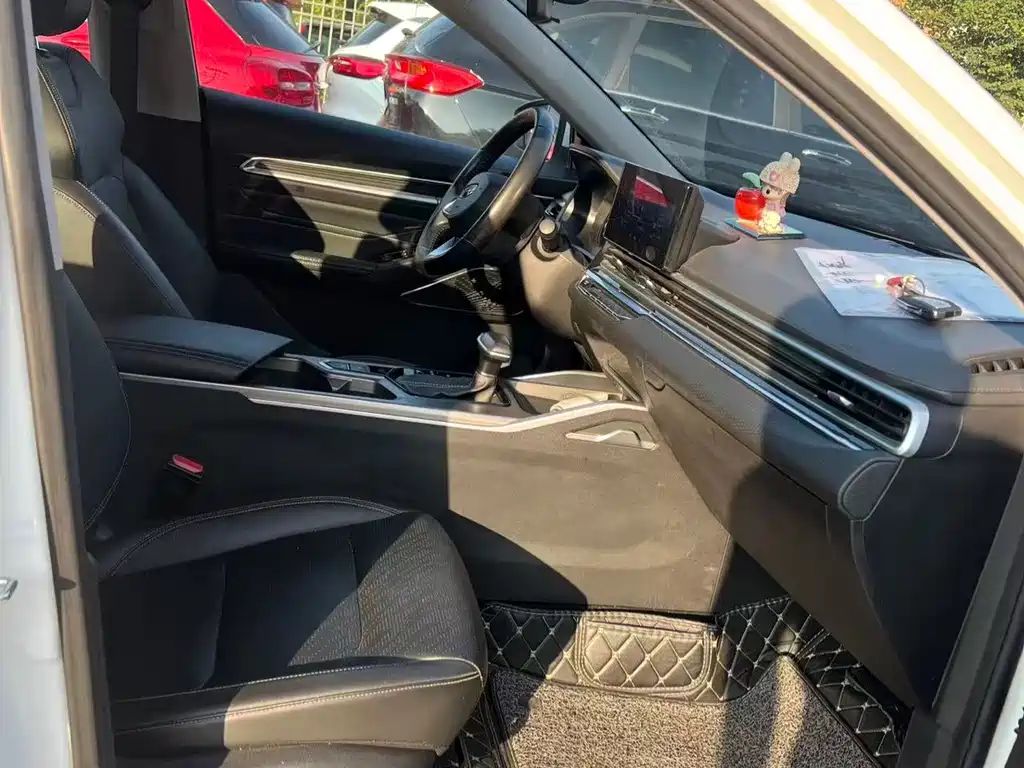 Geely Emgrand 2022