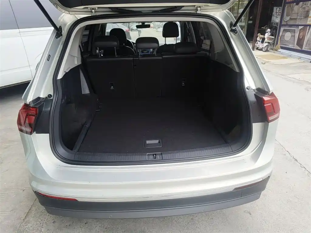 Volkswagen Tiguan L 2017 — фото 19