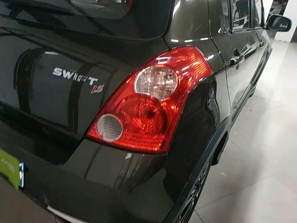 Suzuki Swift 2015 — фото 8